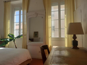 Chambre avec parties communes ambiance méditerranée